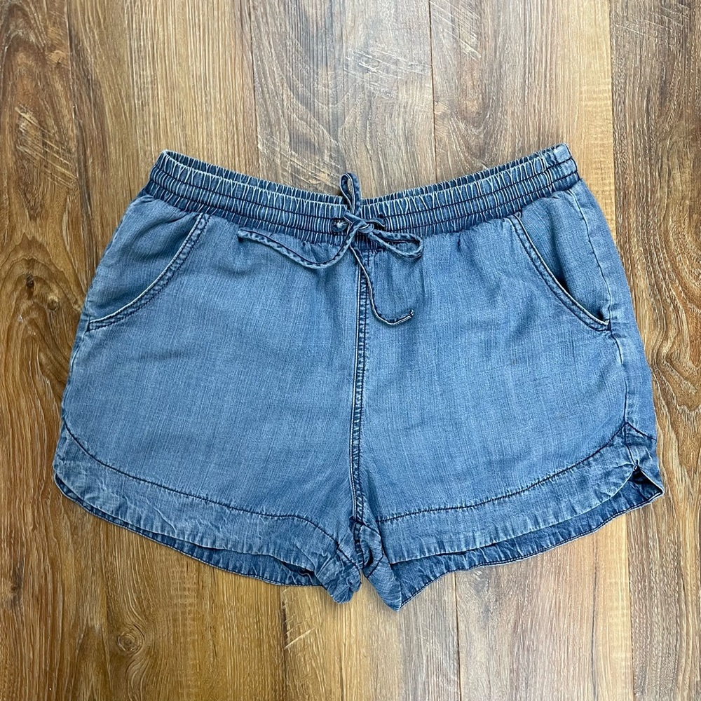 Universal Thread mid rise blue soft lyocell denim drawstring shorts, size Small.